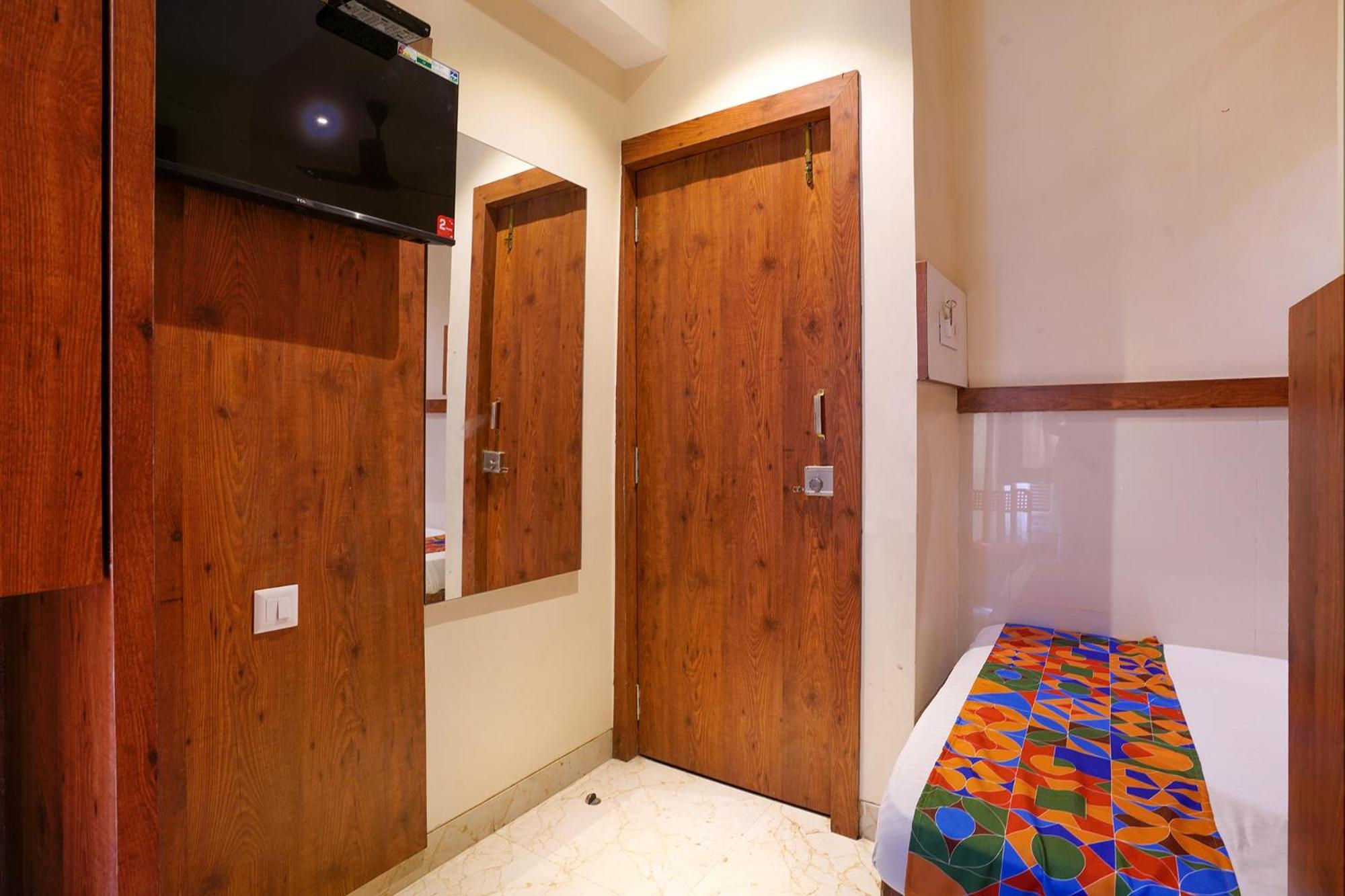 Fabexpress Super 7 Inn - Nr Rabale Station Navi Mumbai Extérieur photo