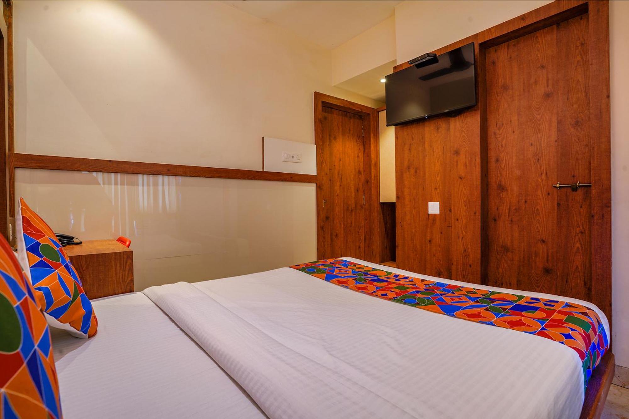 Fabexpress Super 7 Inn - Nr Rabale Station Navi Mumbai Extérieur photo